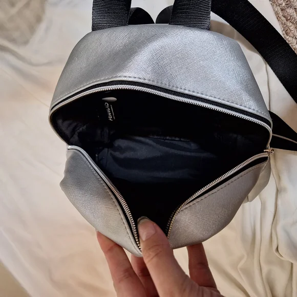 Silver and Red Snoopy/Peanuts Backpack - Picture 4 of 4